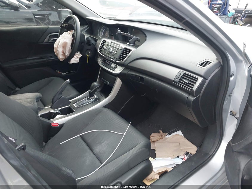 2015 HONDA ACCORD VIN: 1HGCR2F38FA107589