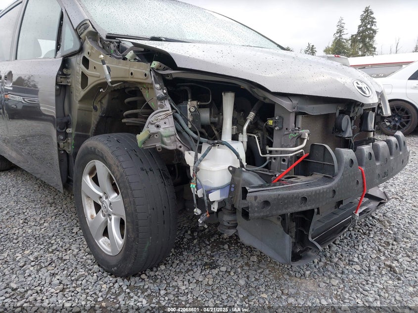 2014 TOYOTA SIENNA VIN: 5TDKK3DC8ES492936