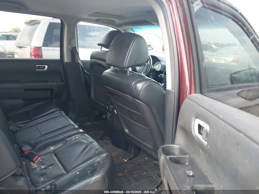 2011 HONDA PILOT VIN: 5FNYF4H78BB092179