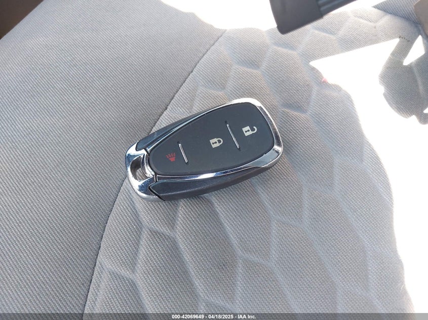 2019 CHEVROLET EQUINOX VIN: 2GNAXKEV3K6305445