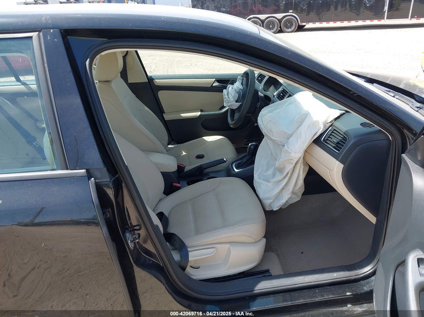 2011 VOLKSWAGEN JETTA VIN: 3VWDX7AJ7BM370498
