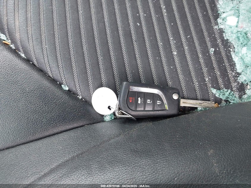 2018 TOYOTA CAMRY VIN: 4T1B11HK8JU083071
