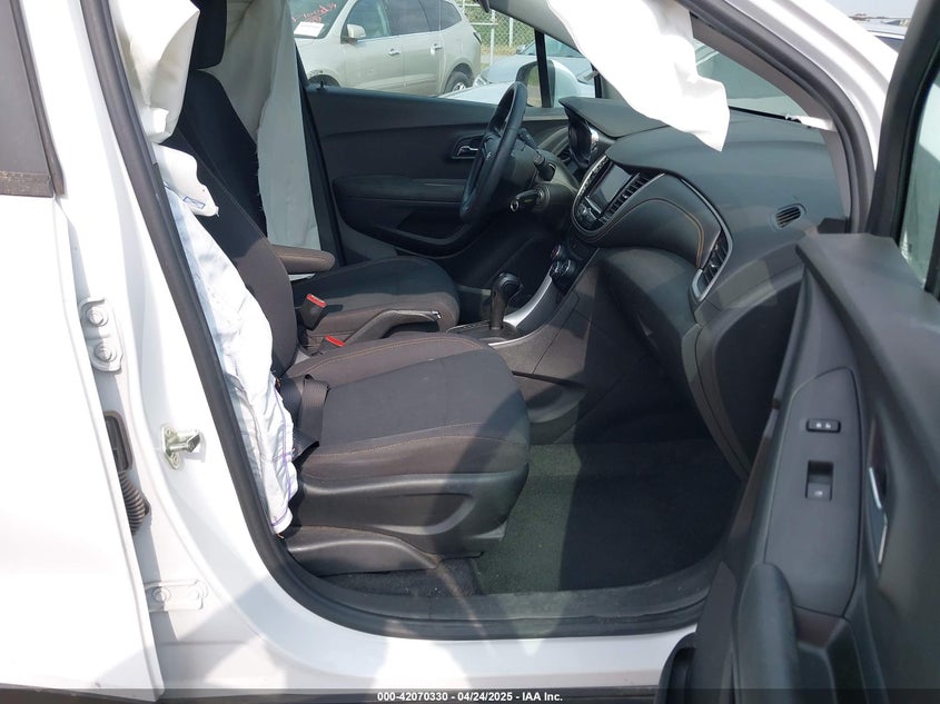 VIN 3GNCJKSB2LL150095 2020 CHEVROLET TRAX LS