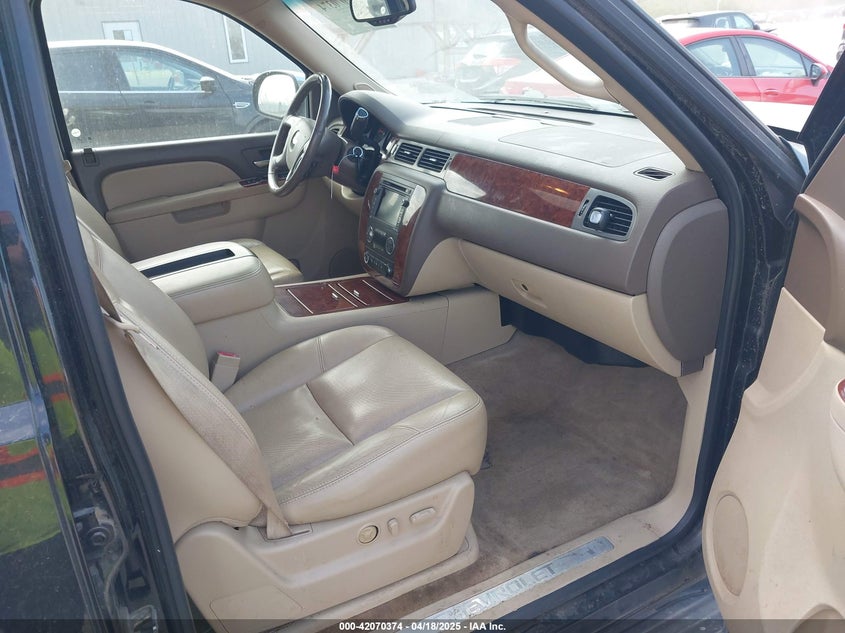 2011 CHEVROLET SUBURBAN VIN: 1GNSKKE39BR303754