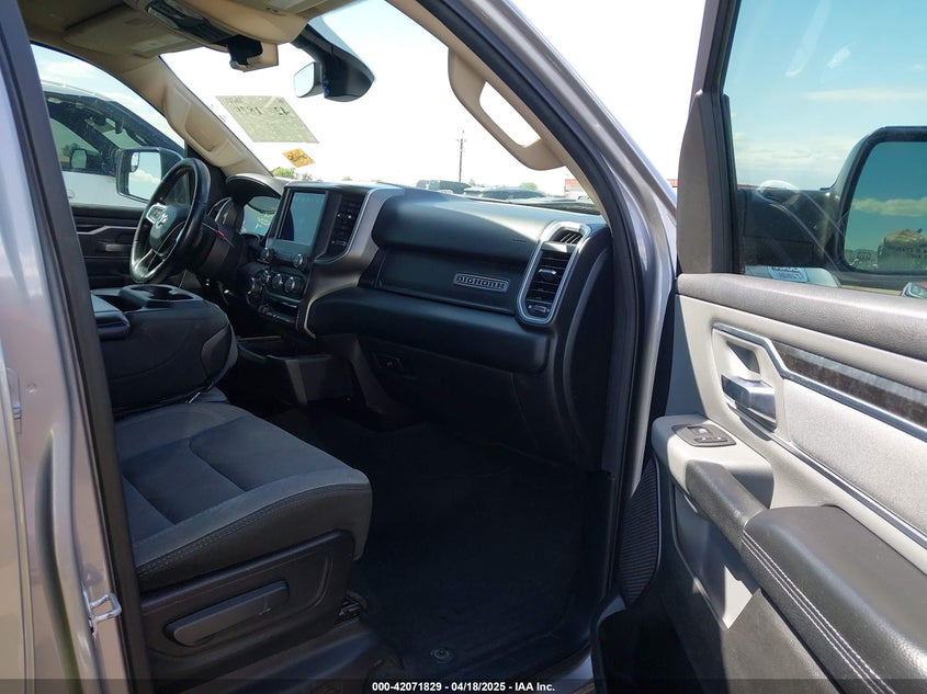 2019 RAM 1500 VIN: 1C6RREFT8KN828337