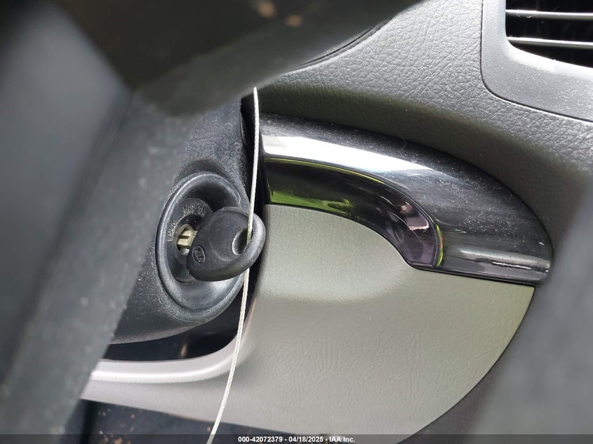2011 KIA SORENTO VIN: 5XYKT4A26BG095636