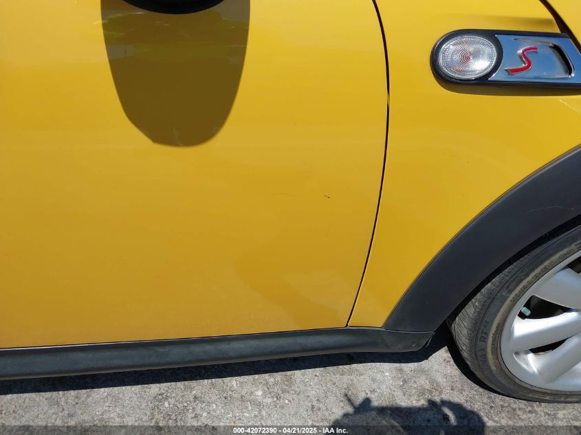 2008 Mini Cooper S VIN: WMWMF735X8TV38437 Lot: 42072390