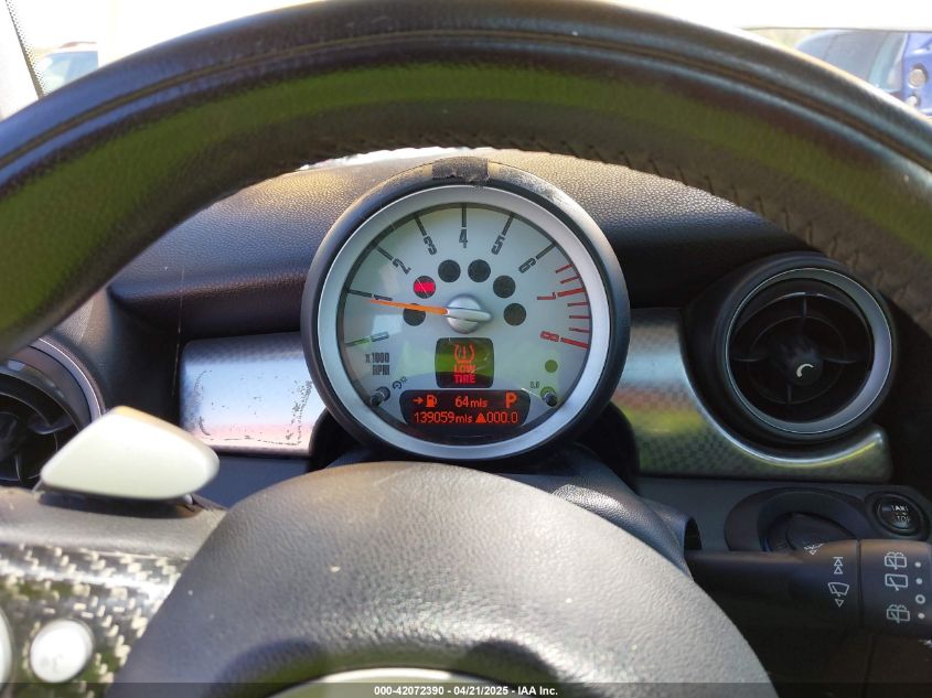 2008 Mini Cooper S VIN: WMWMF735X8TV38437 Lot: 42072390