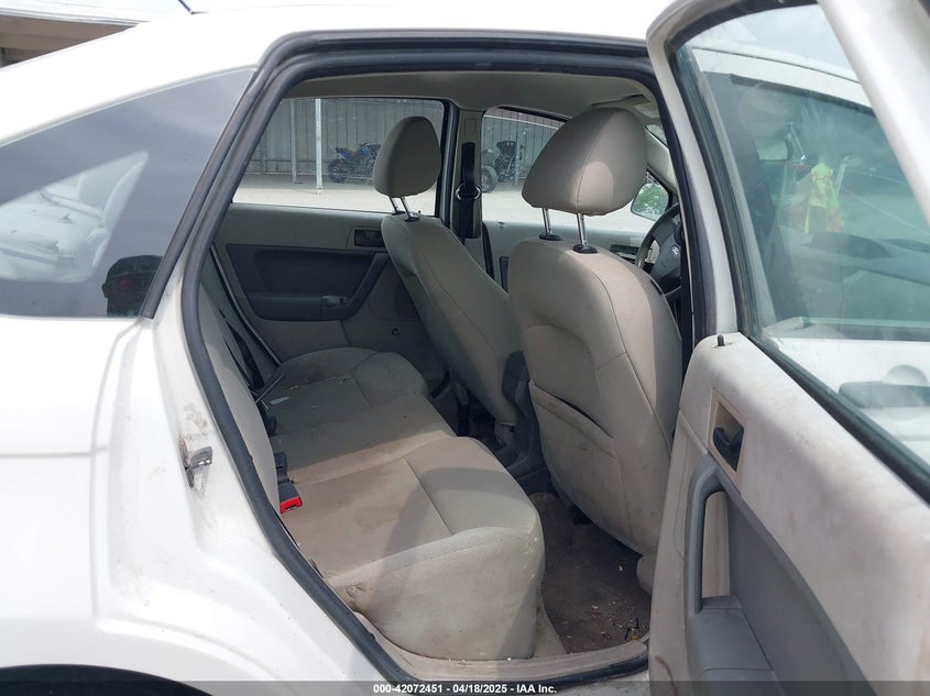 2011 FORD FOCUS VIN: 1FAHP3EN2BW130386
