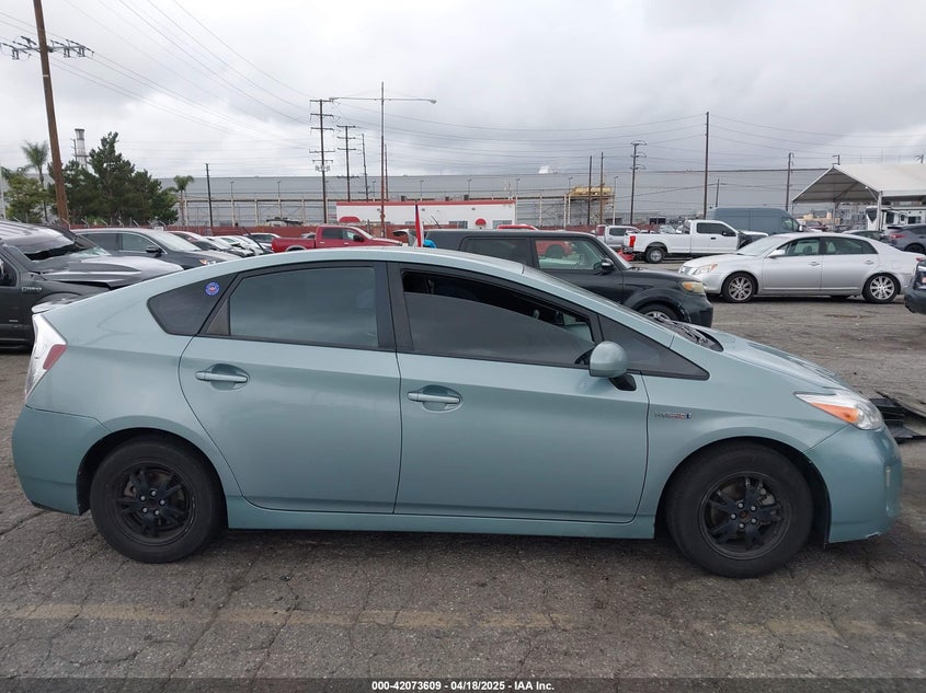 2014 TOYOTA PRIUS VIN: JTDKN3DU5E1814588