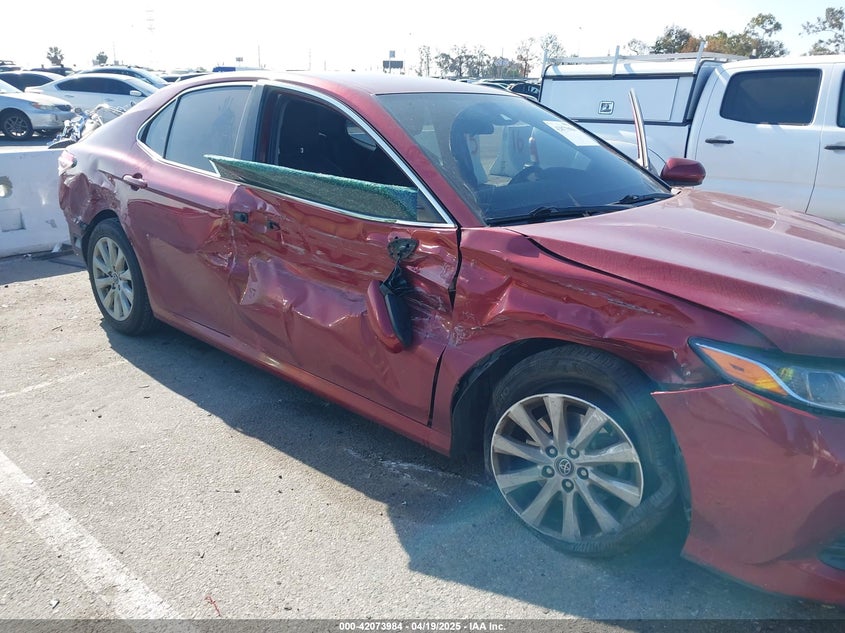 VIN 4T1B11HK5KU710312 2019 TOYOTA CAMRY LE