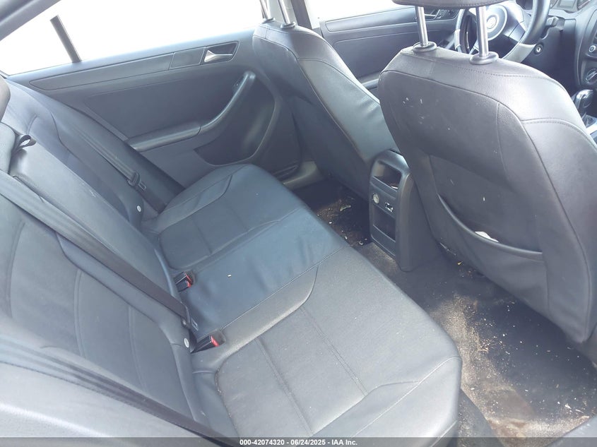 2011 Volkswagen Jetta 2.5L Se VIN: 3VWDX7AJ0BM338394 Lot: 42074320