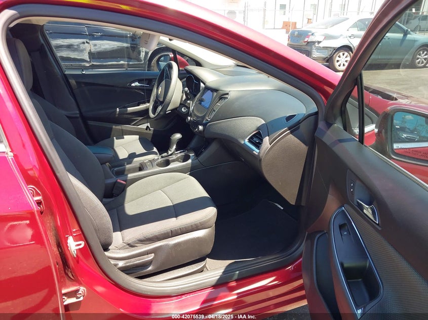 2018 CHEVROLET CRUZE LT AUTO - 1G1BE5SM2J7208227