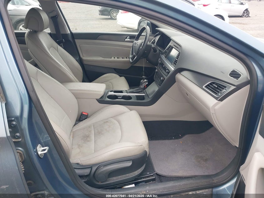 2015 HYUNDAI SONATA VIN: 5NPE34AF8FH168620