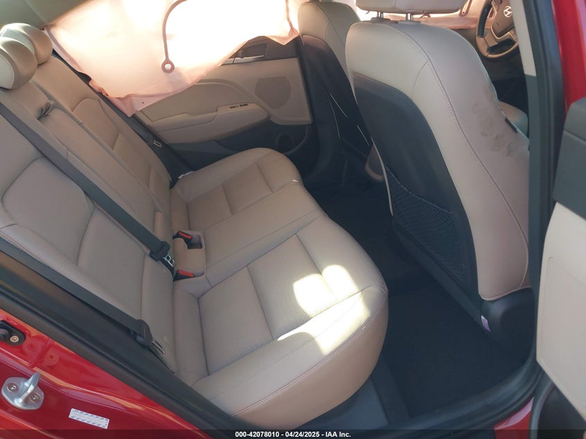 2017 HYUNDAI ELANTRA VIN: KMHD84LF5HU067047