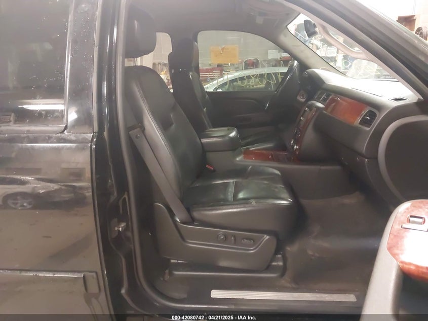 2008 CHEVROLET SUBURBAN 1500 VIN: 1GNFK16388J153783