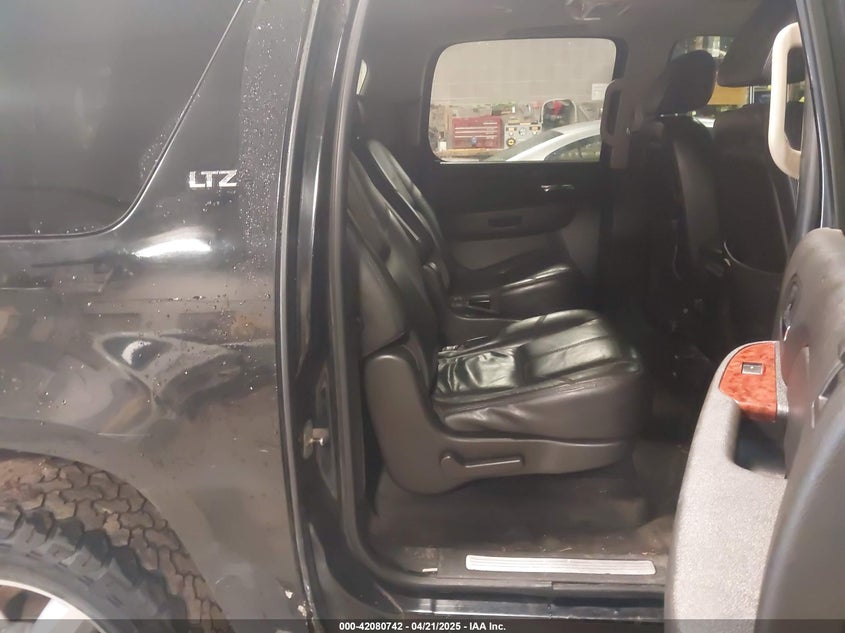 2008 CHEVROLET SUBURBAN 1500 VIN: 1GNFK16388J153783
