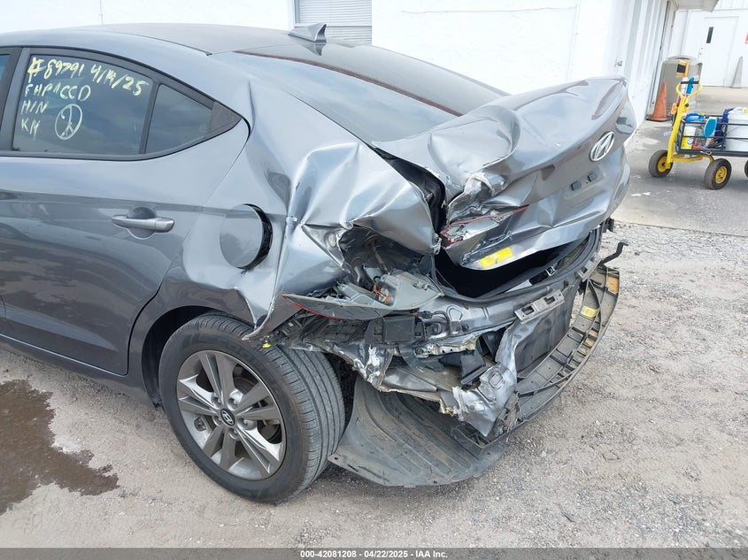 2018 HYUNDAI ELANTRA VIN: 5NPD84LF2JH386054