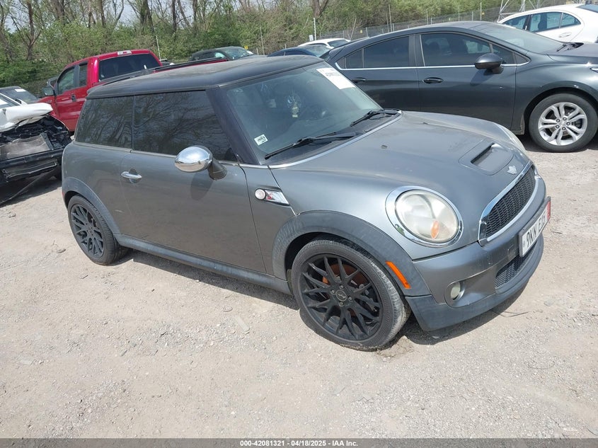 2007 MINI COOPER S VIN: WMWMF73567TT82315