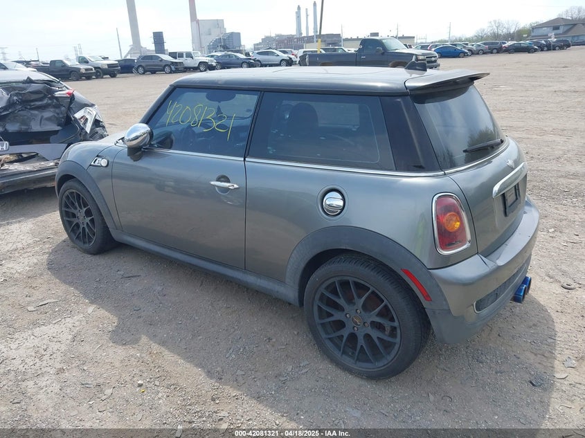 2007 MINI COOPER S VIN: WMWMF73567TT82315