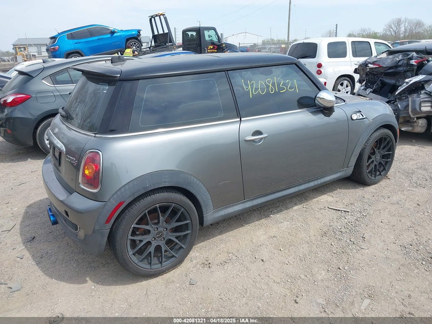 2007 MINI COOPER S VIN: WMWMF73567TT82315