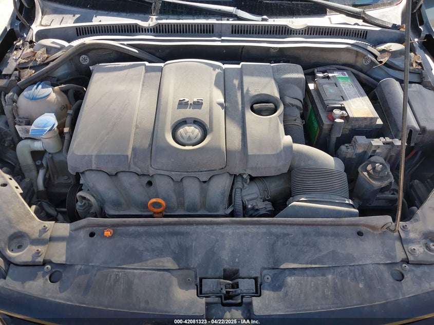 2011 VOLKSWAGEN JETTA VIN: 3VWDZ7AJXBM379285