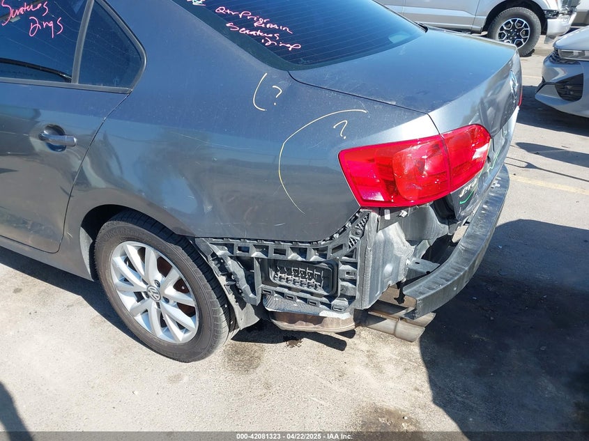 2011 VOLKSWAGEN JETTA VIN: 3VWDZ7AJXBM379285