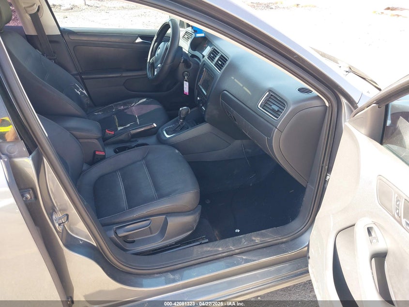 2011 VOLKSWAGEN JETTA VIN: 3VWDZ7AJXBM379285