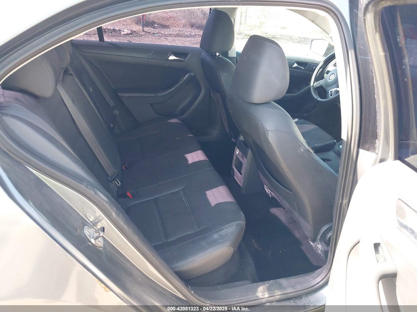 2011 VOLKSWAGEN JETTA VIN: 3VWDZ7AJXBM379285