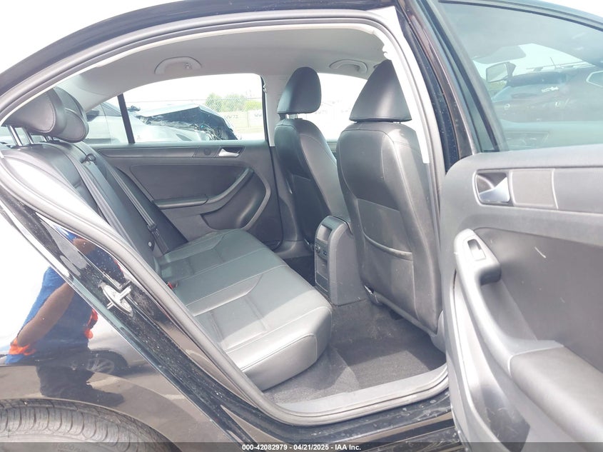 2014 VOLKSWAGEN JETTA VIN: 3VWD17AJ9EM417360