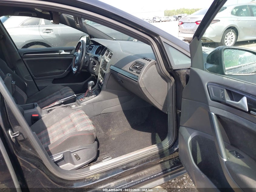 2015 VOLKSWAGEN GOLF GTI 2.0T S 4-DOOR - 3VW4T7AUXFM046120