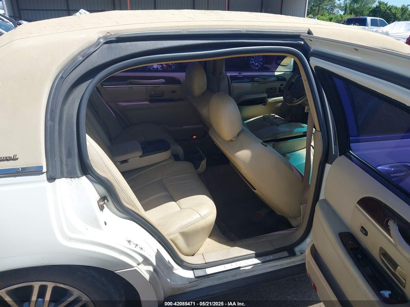 2006 LINCOLN TOWN CAR VIN: 1LNHM85W06Y606567