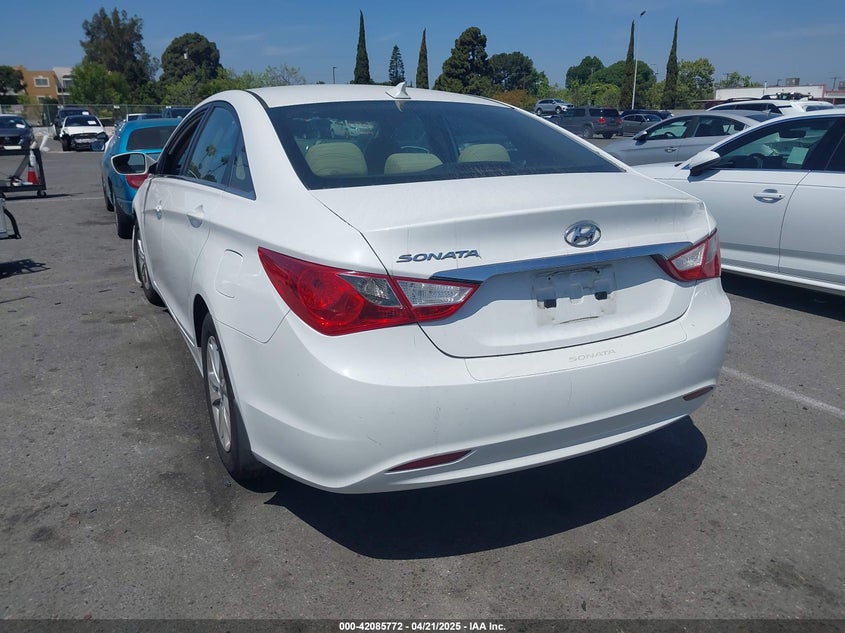 2013 HYUNDAI SONATA VIN: 5NPEB4AC5DH658843
