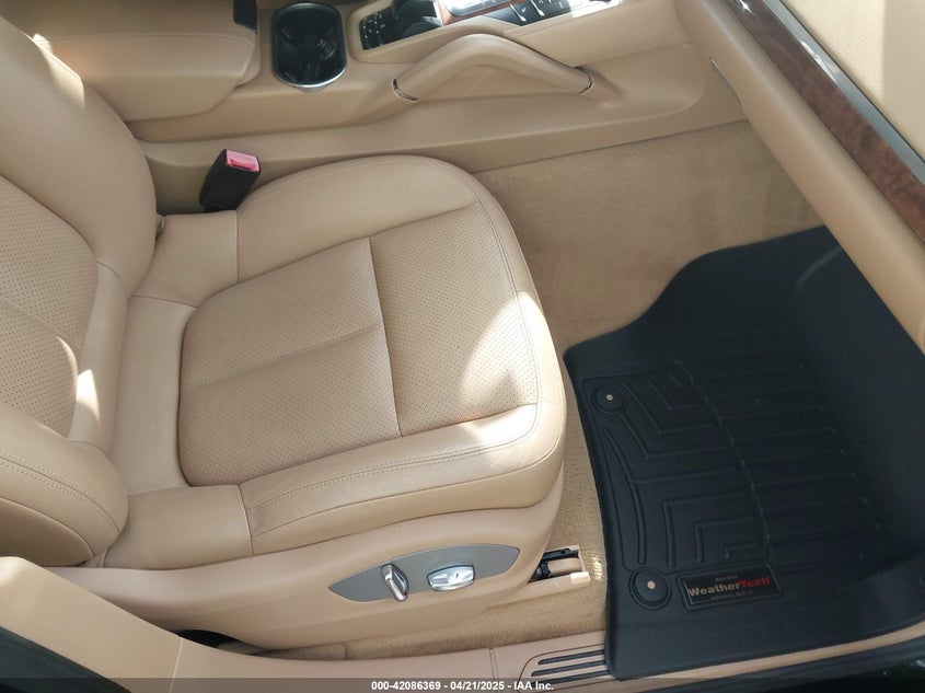 2011 PORSCHE CAYENNE VIN: WP1AA2A27BLA02776