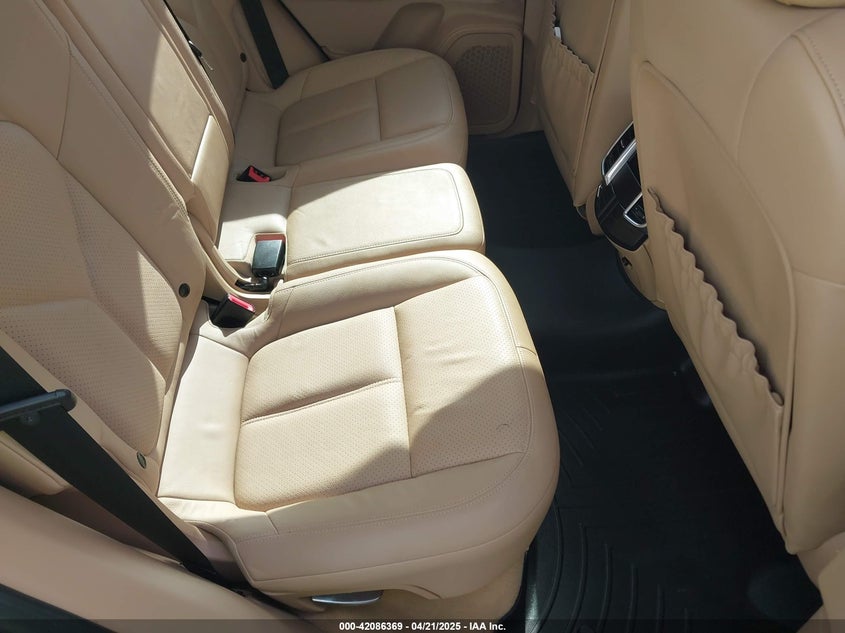 2011 PORSCHE CAYENNE VIN: WP1AA2A27BLA02776