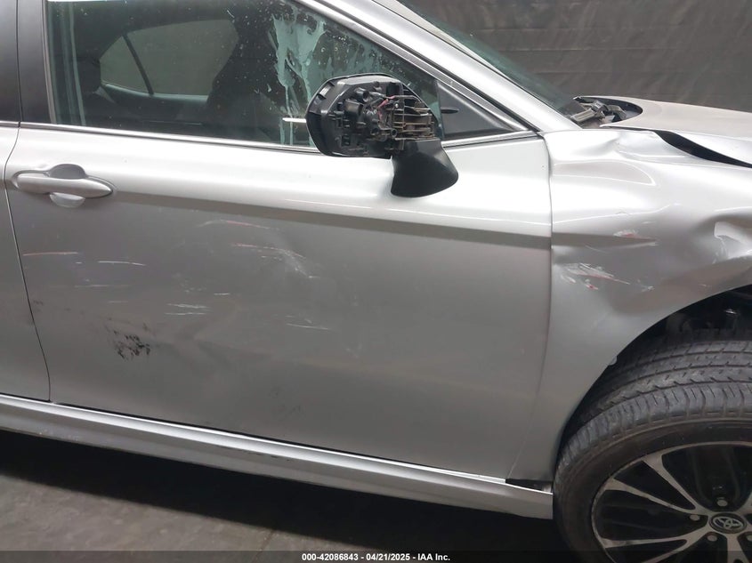 2018 TOYOTA CAMRY VIN: 4T1B11HK5JU017982
