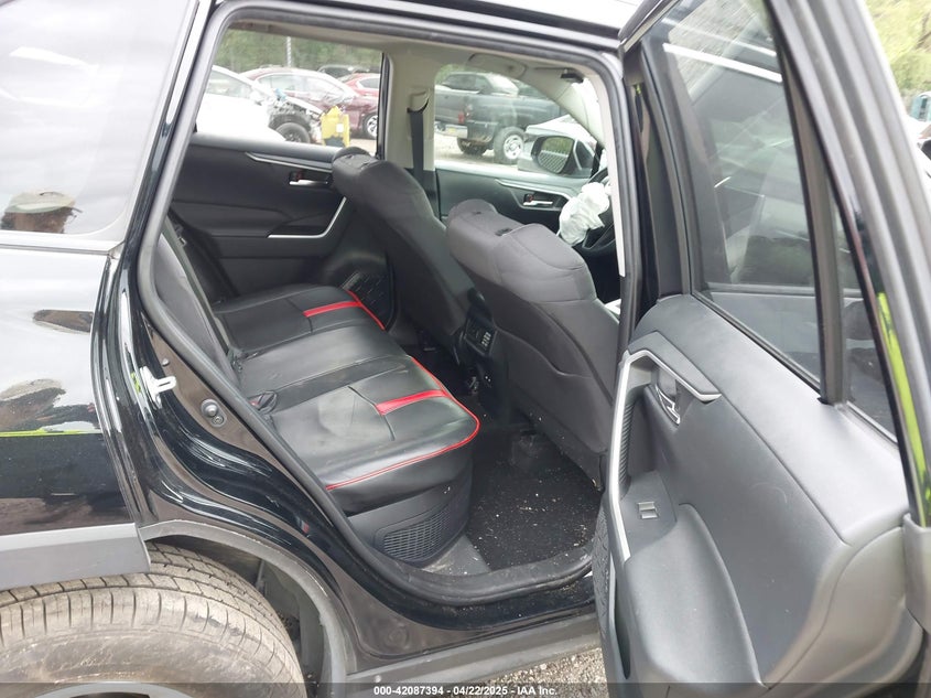 VIN JTMRWRFV2MD133113 2021 TOYOTA RAV4 HYBRID XLE