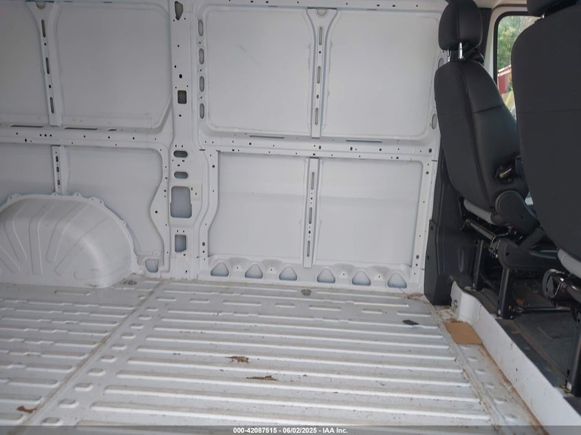 2025 Ram Promaster 2500 Tradesman Low Roof 136 Wb W/Pass Seat VIN: 3C6LRVVG5SE511663 Lot: 42087515