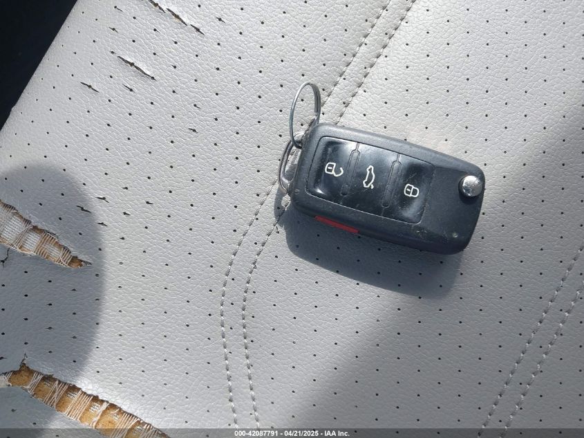 2015 Volkswagen Passat 1.8T Limited Edition VIN: 1VWAT7A38FC122719 Lot: 42087791