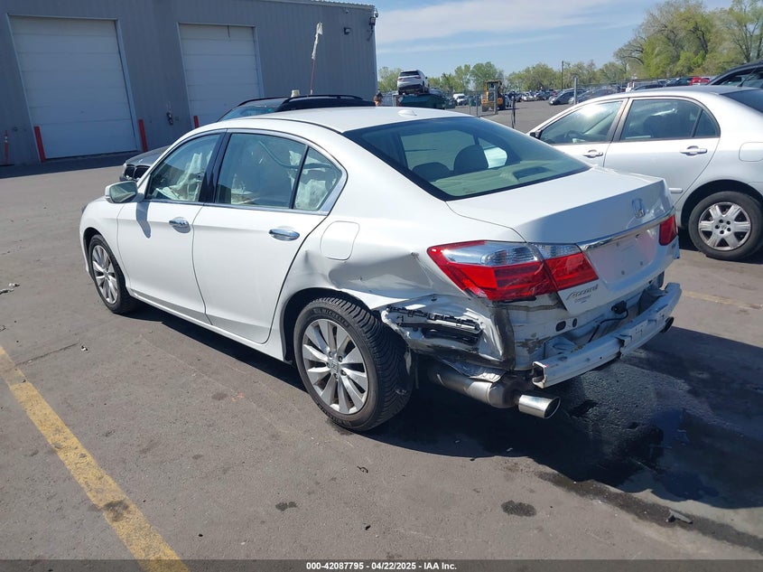 2015 HONDA ACCORD VIN: 1HGCR3F83FA000533