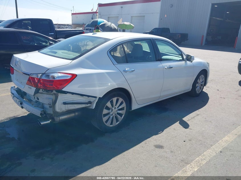 2015 HONDA ACCORD VIN: 1HGCR3F83FA000533
