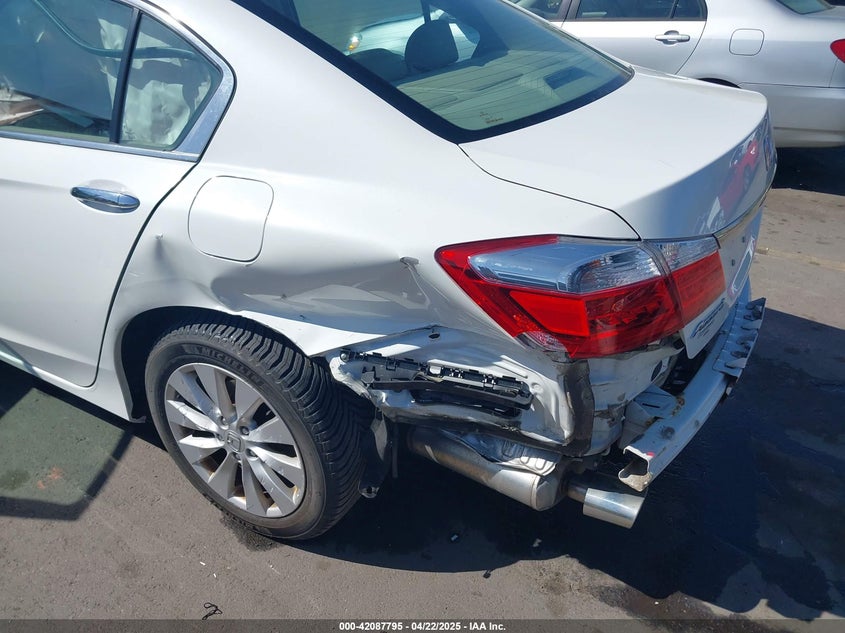 2015 HONDA ACCORD VIN: 1HGCR3F83FA000533