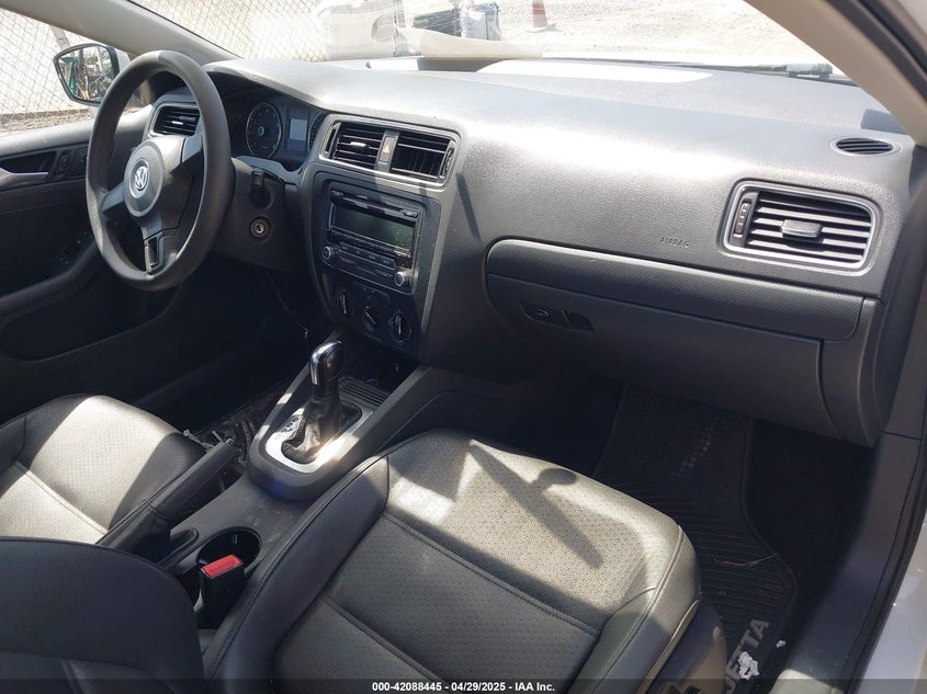 2014 VOLKSWAGEN JETTA VIN: 3VWD17AJ0EM283600
