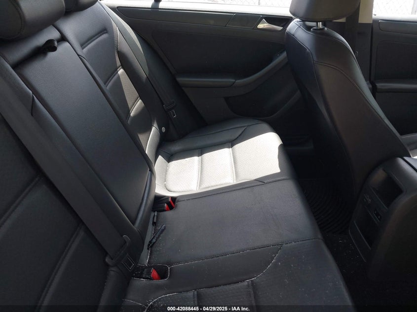 2014 VOLKSWAGEN JETTA VIN: 3VWD17AJ0EM283600