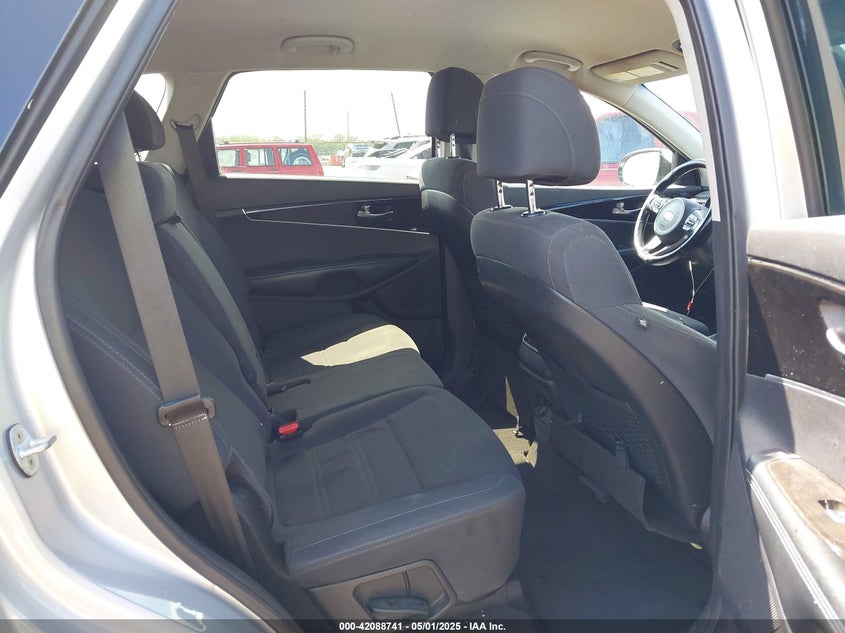 2017 KIA SORENTO VIN: 5XYPG4A37HG243532