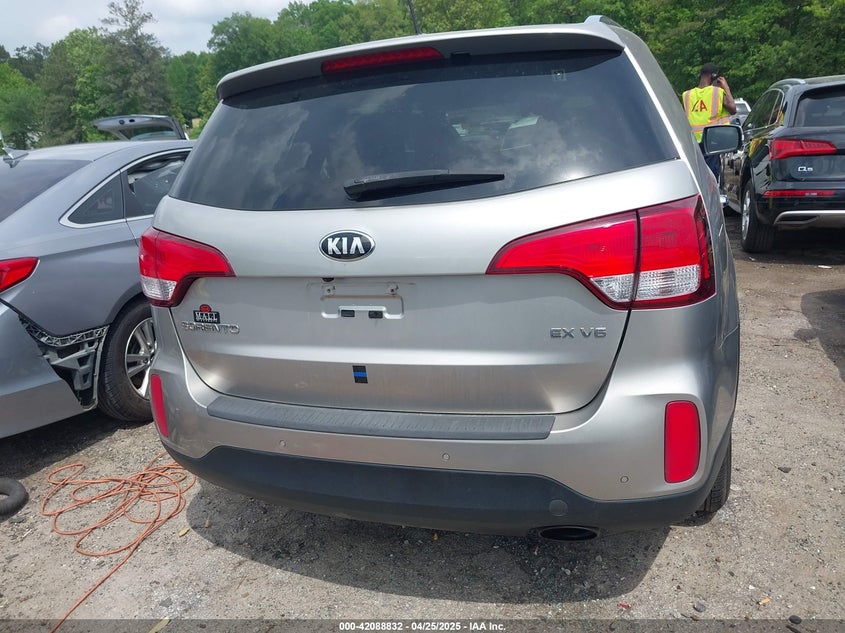 2015 KIA SORENTO VIN: 5XYKU4A74FG572952