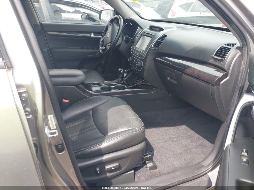 2015 KIA SORENTO VIN: 5XYKU4A74FG572952