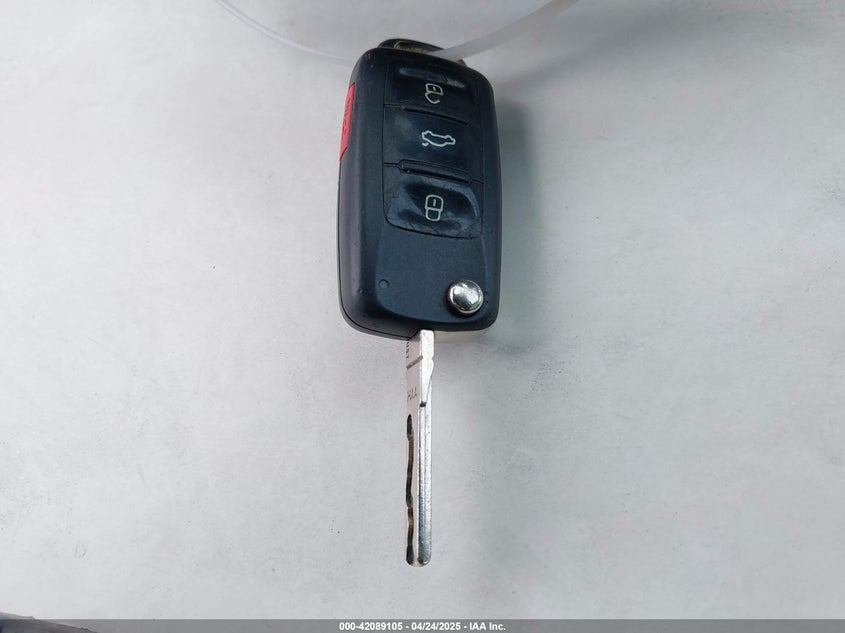 2014 VOLKSWAGEN PASSAT VIN: 1VWAT7A37EC070983