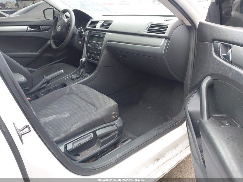 2014 VOLKSWAGEN PASSAT VIN: 1VWAT7A37EC070983