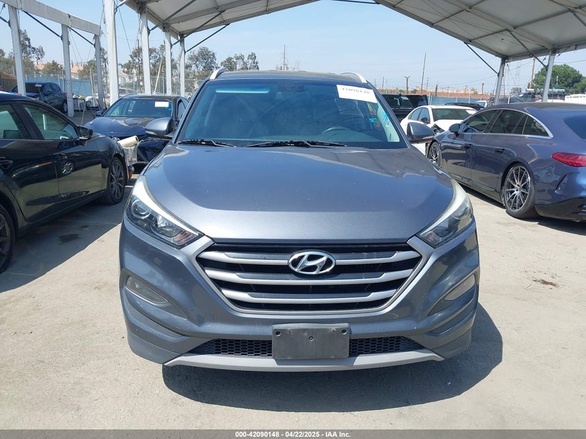 2017 HYUNDAI TUCSON VIN: KM8J33A26HU385271